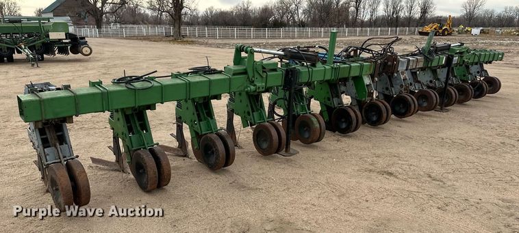 image for item EK9825 Kinze 2000  row crop cultivator