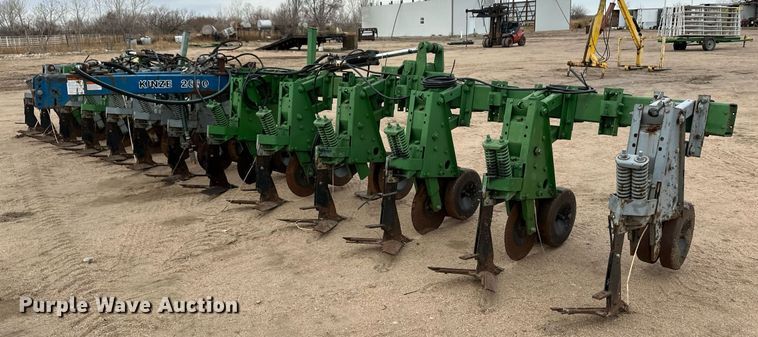 image for item EK9825 Kinze 2000  row crop cultivator