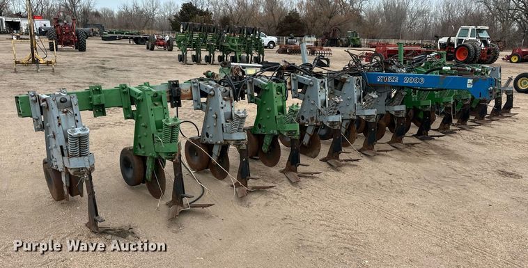 image for item EK9825 Kinze 2000  row crop cultivator