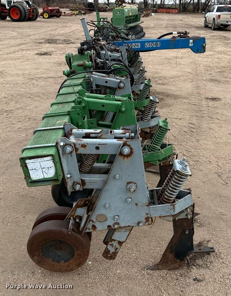 image for item EK9825 Kinze 2000  row crop cultivator