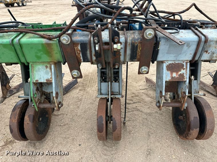 image for item EK9825 Kinze 2000  row crop cultivator