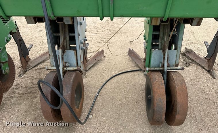 image for item EK9825 Kinze 2000  row crop cultivator