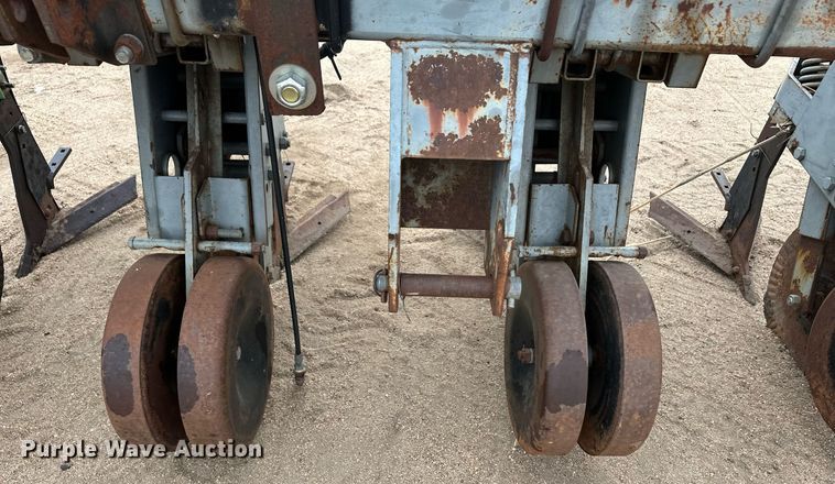 image for item EK9825 Kinze 2000  row crop cultivator