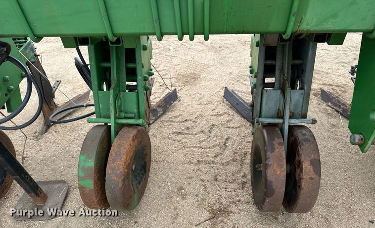 image for item EK9825 Kinze 2000  row crop cultivator