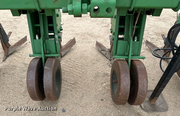 image for item EK9825 Kinze 2000  row crop cultivator