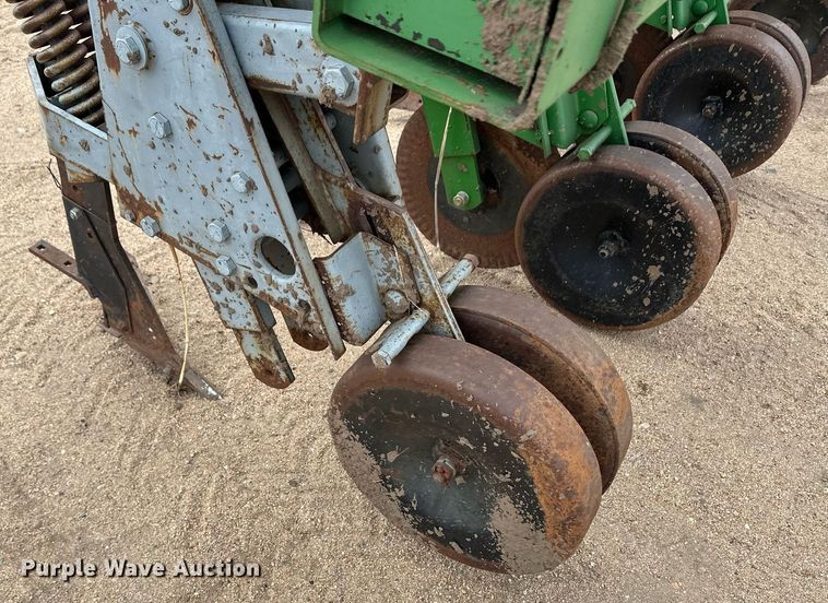 image for item EK9825 Kinze 2000  row crop cultivator