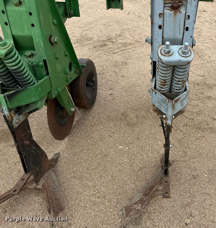 image for item EK9825 Kinze 2000  row crop cultivator