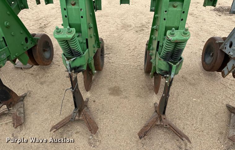 image for item EK9825 Kinze 2000  row crop cultivator