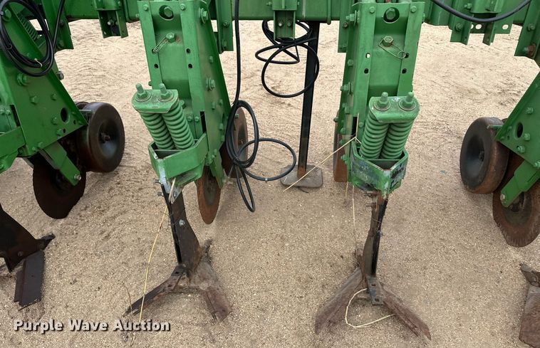 image for item EK9825 Kinze 2000  row crop cultivator