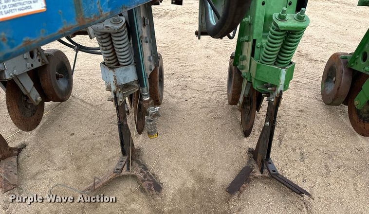 image for item EK9825 Kinze 2000  row crop cultivator