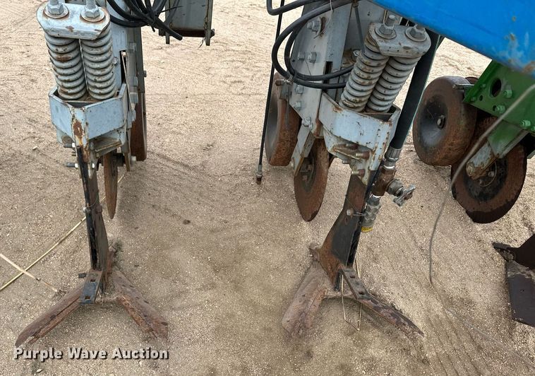 image for item EK9825 Kinze 2000  row crop cultivator