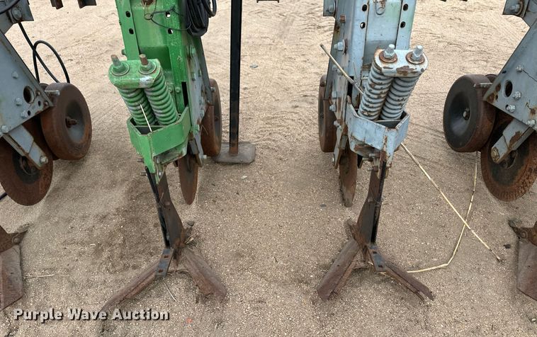 image for item EK9825 Kinze 2000  row crop cultivator