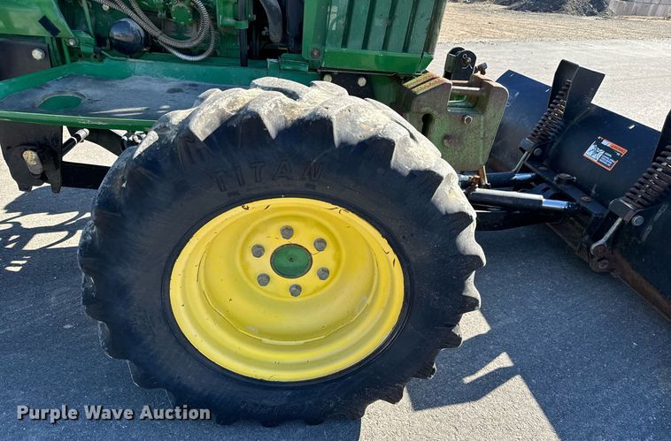 image for item GG9957 1997 John Deere 1070  MFWD tractor