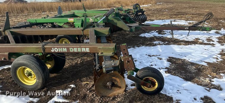 image for item IU9203 John Deere 630  tandem disk