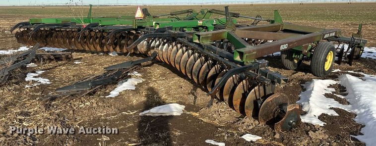 image for item IU9203 John Deere 630  tandem disk