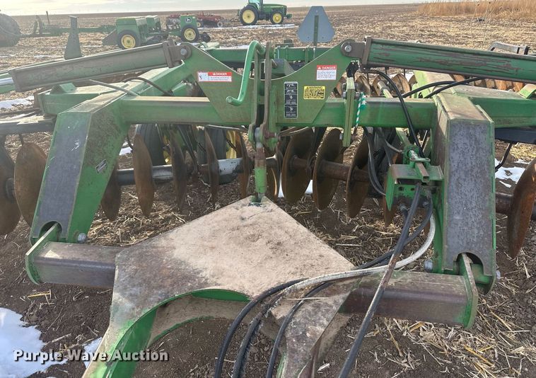 image for item IU9203 John Deere 630  tandem disk
