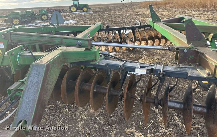 image for item IU9203 John Deere 630  tandem disk