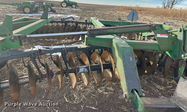 image for item IU9203 John Deere 630  tandem disk