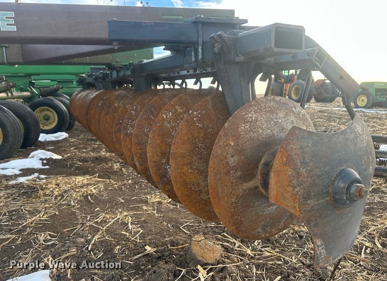 image for item IU9203 John Deere 630  tandem disk