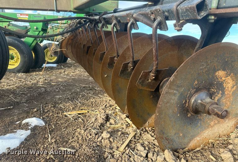 image for item IU9203 John Deere 630  tandem disk
