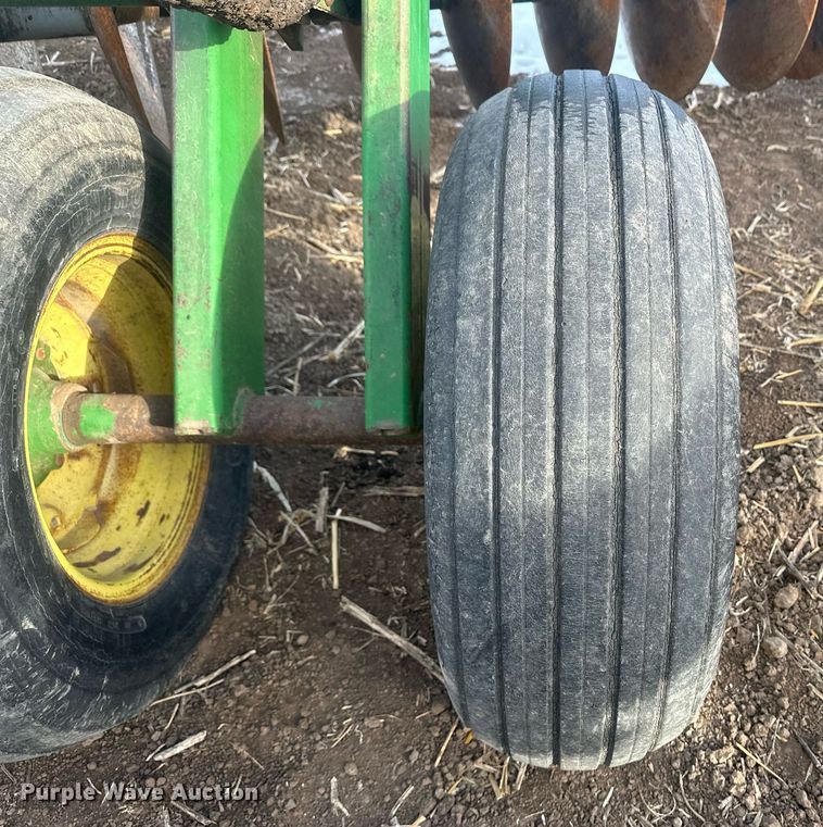image for item IU9203 John Deere 630  tandem disk