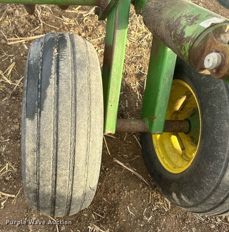 image for item IU9203 John Deere 630  tandem disk