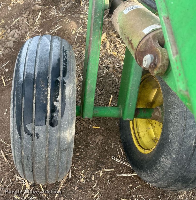 image for item IU9203 John Deere 630  tandem disk