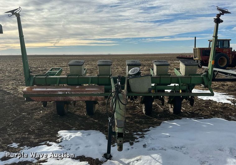 image for item IU9207 John Deere 7000  no-till planter