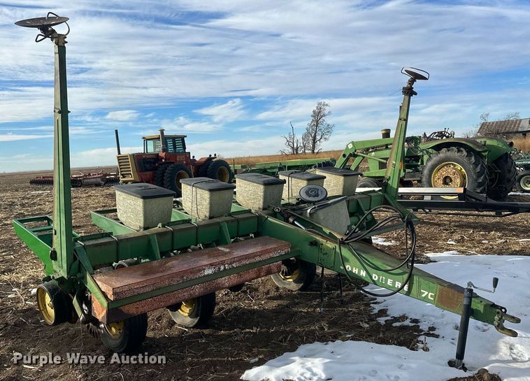 image for item IU9207 John Deere 7000  no-till planter
