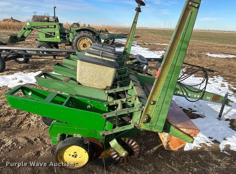 image for item IU9207 John Deere 7000  no-till planter