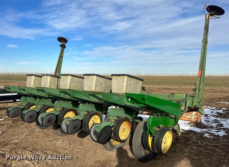image for item IU9207 John Deere 7000  no-till planter