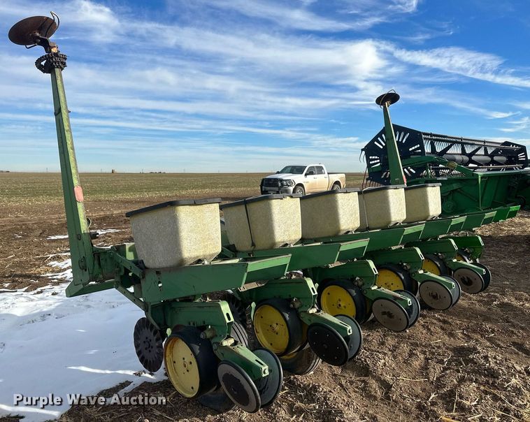 image for item IU9207 John Deere 7000  no-till planter