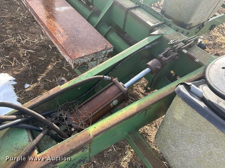 image for item IU9207 John Deere 7000  no-till planter