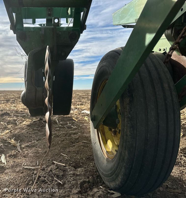 image for item IU9207 John Deere 7000  no-till planter