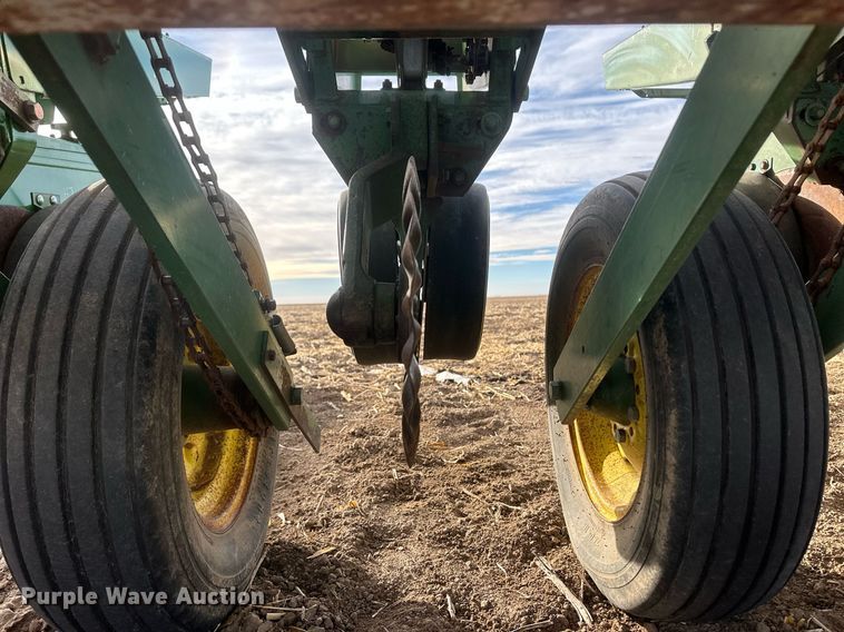image for item IU9207 John Deere 7000  no-till planter
