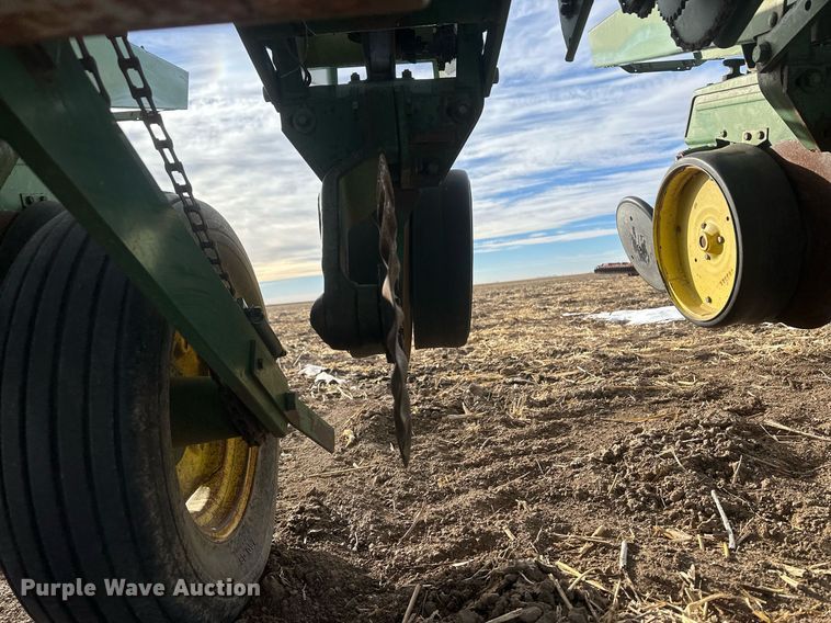 image for item IU9207 John Deere 7000  no-till planter