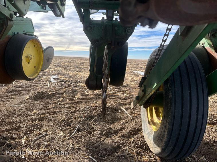 image for item IU9207 John Deere 7000  no-till planter