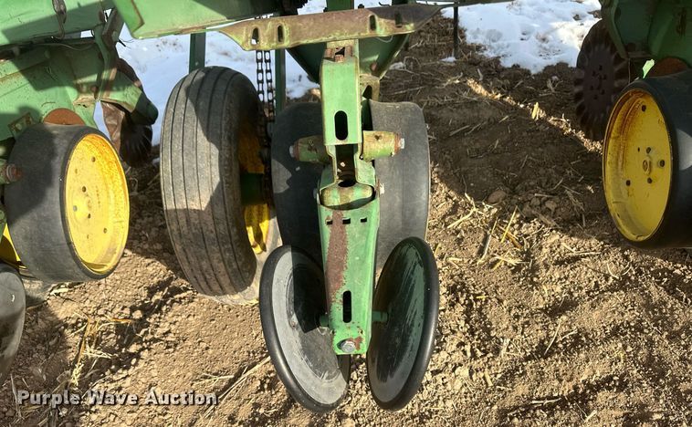 image for item IU9207 John Deere 7000  no-till planter