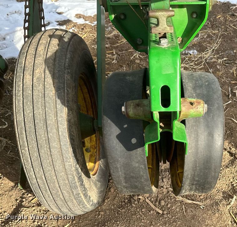 image for item IU9207 John Deere 7000  no-till planter
