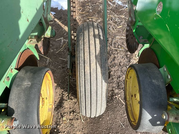 image for item IU9207 John Deere 7000  no-till planter
