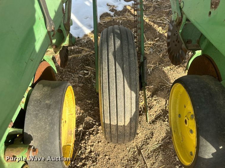 image for item IU9207 John Deere 7000  no-till planter