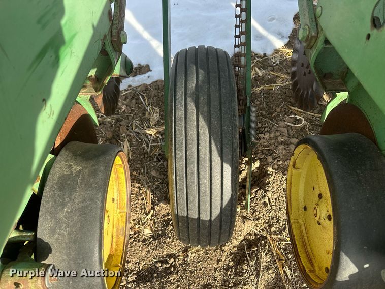 image for item IU9207 John Deere 7000  no-till planter