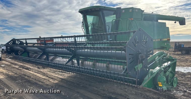 image for item IU9208 1991 John Deere 9600  combine