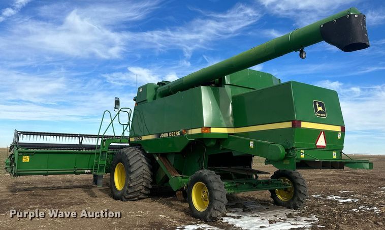 image for item IU9208 1991 John Deere 9600  combine