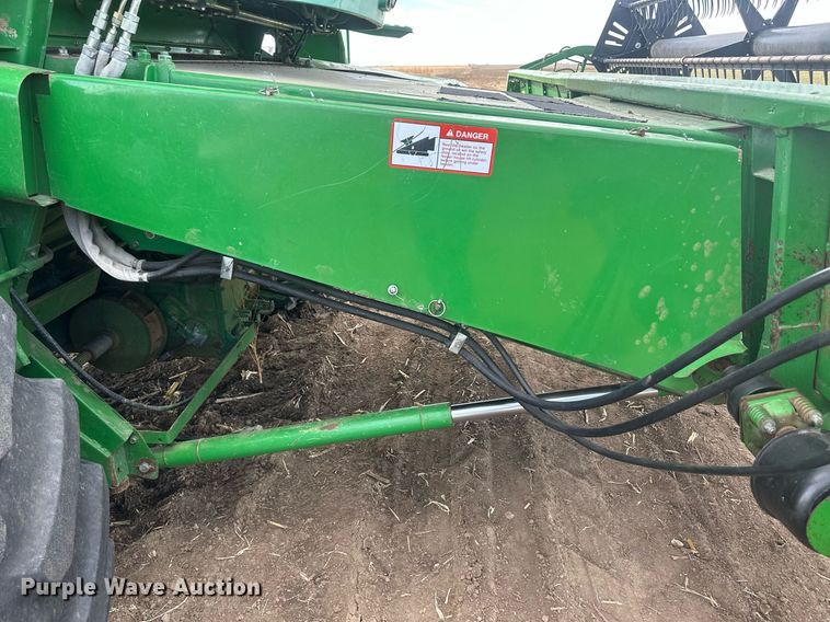 image for item IU9208 1991 John Deere 9600  combine