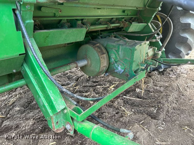 image for item IU9208 1991 John Deere 9600  combine