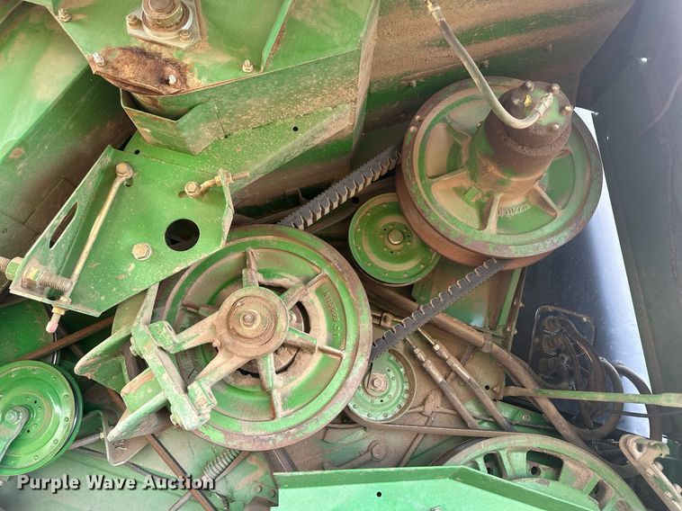 image for item IU9208 1991 John Deere 9600  combine