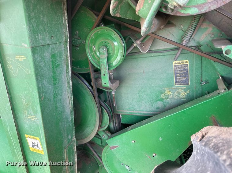 image for item IU9208 1991 John Deere 9600  combine