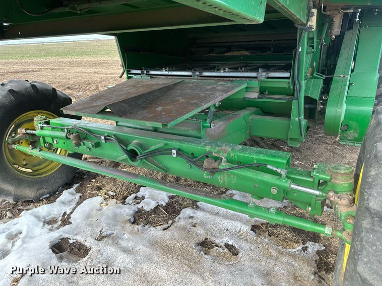 image for item IU9208 1991 John Deere 9600  combine