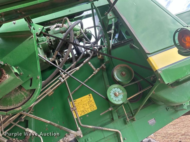 image for item IU9208 1991 John Deere 9600  combine
